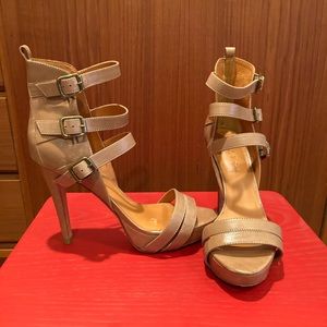 Pour La Victoire heels